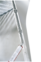 Anbringung an weißer Wanne mit Befestigungssystem Profix Anbringung an weißer Wanne mit Befestigungssystem Profix