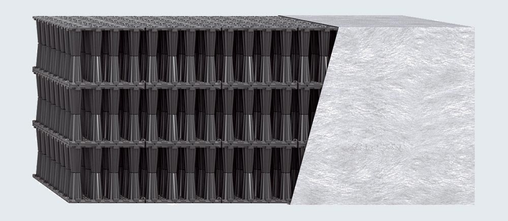 3D-Rendering eines modularen Blockrigolenssystems aus Kunststoff, teilweise mit Filtervlies umhüllt.