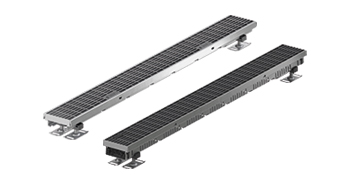 Aufgeständerter Rahmen und aufgeständerte Fassadenrinne mit flexiblen Füßen.