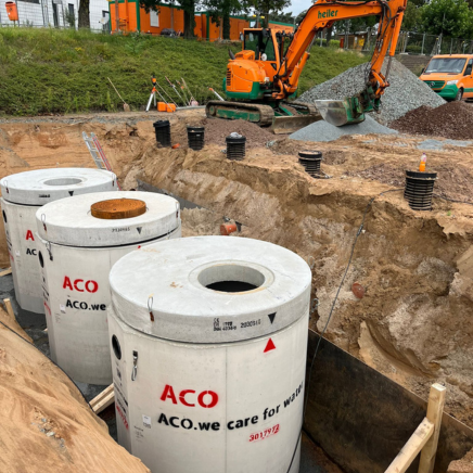 Drei ACO SPORT® Filterschächte in Reihe geschaltet