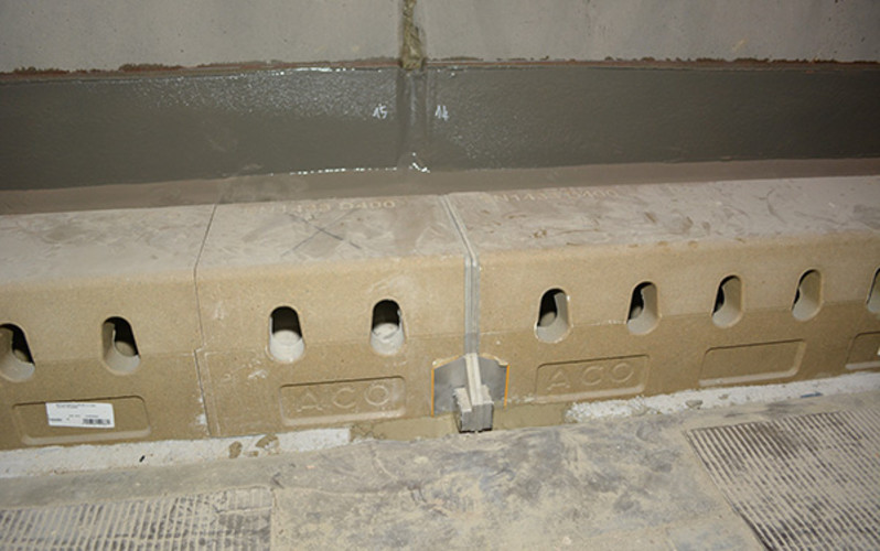 KerbDrain Tunnel mit Dehnungsfugenelement