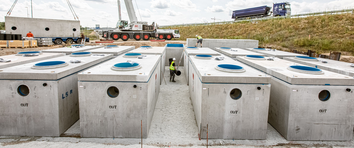 500 Liter Wasser pro Sekunde fördern Pumpen aus einem Regenrückhaltebecken über eine Druckleitung in die Abscheideranlage.