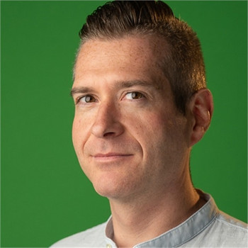 <p><strong>Dr. Stefan Trülzsch</strong><br>Leitung Arbeitsgruppe Schwammstadt<br>c/o Stadtentwässerung Dresden GmbH</p><p>mit seinem Vortrag:</p><p><strong>„Integrative Umsetzung von Schwammstadtmaßnahmen“</strong></p>