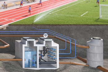 Wiederverwendung Unterirdische Ansicht vom Sportplatz. Wiederverwendung von Regenwasser über ACO Entwässerungssystem wird dargestellt.
