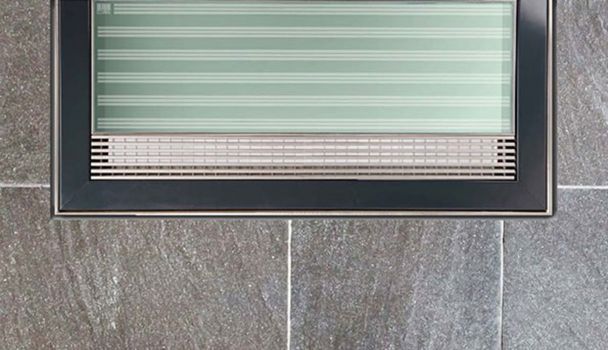 Variante Teilglas mit Edelstahl Längsprofilrost terrassenseitig und Einfassungsrahmen Edelstahl anthrazit