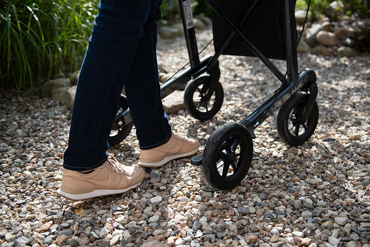 Barrierefreiheie Kieswege für Rollator