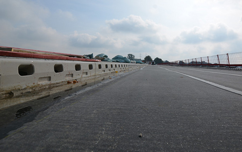 Einbau der ACO DRAIN® KerbDrain Bridge