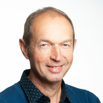 <p><strong>Karl-Heinz Danielzik, Dipl. Ing.</strong><br>Gesellschafter, Geschäftsführung<br>Danielzik Leuchter + Partner<br>Landschaftsarchitekten mbB</p><p>mit seinem Vortrag:</p><p><strong>„Umsetzung einer wassersensiblen Stadtplanung - Bauminsel mit kombinierter Wasserrückhalterigole im Zentrum von Mühlheim an der Ruhr“</strong></p>