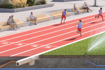 Aufnahme Unterirdische Ansicht vom Sportplatz. Aufnahme von Regenwasser über ACO Entwässerungssystem wird dargestellt. Menschen laufen auf roter Laufbahn. Weitere Menschen schauen zu.