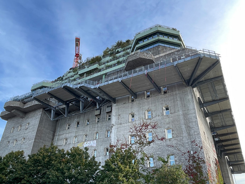 Vertikale Schwammstadt über Hamburg