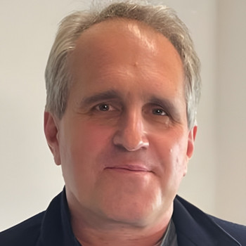 <p><strong>Tom Kirsten</strong><br>Freier Landschaftsarchitekt bdla</p><p>mit seinem Vortrag:</p><p><strong>„Regenwassermanagement – Bautechnische und vegetationstechnische Aspekte"</strong></p>