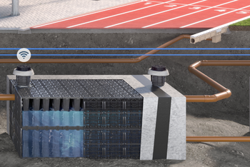 Speicherung Unterirdische Ansicht vom Sportplatz. Speicherung von Regenwasser über ACO Entwässerungssystem wird dargestellt.