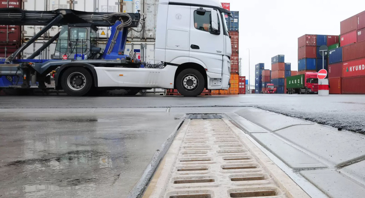 Industrie und Logistik
