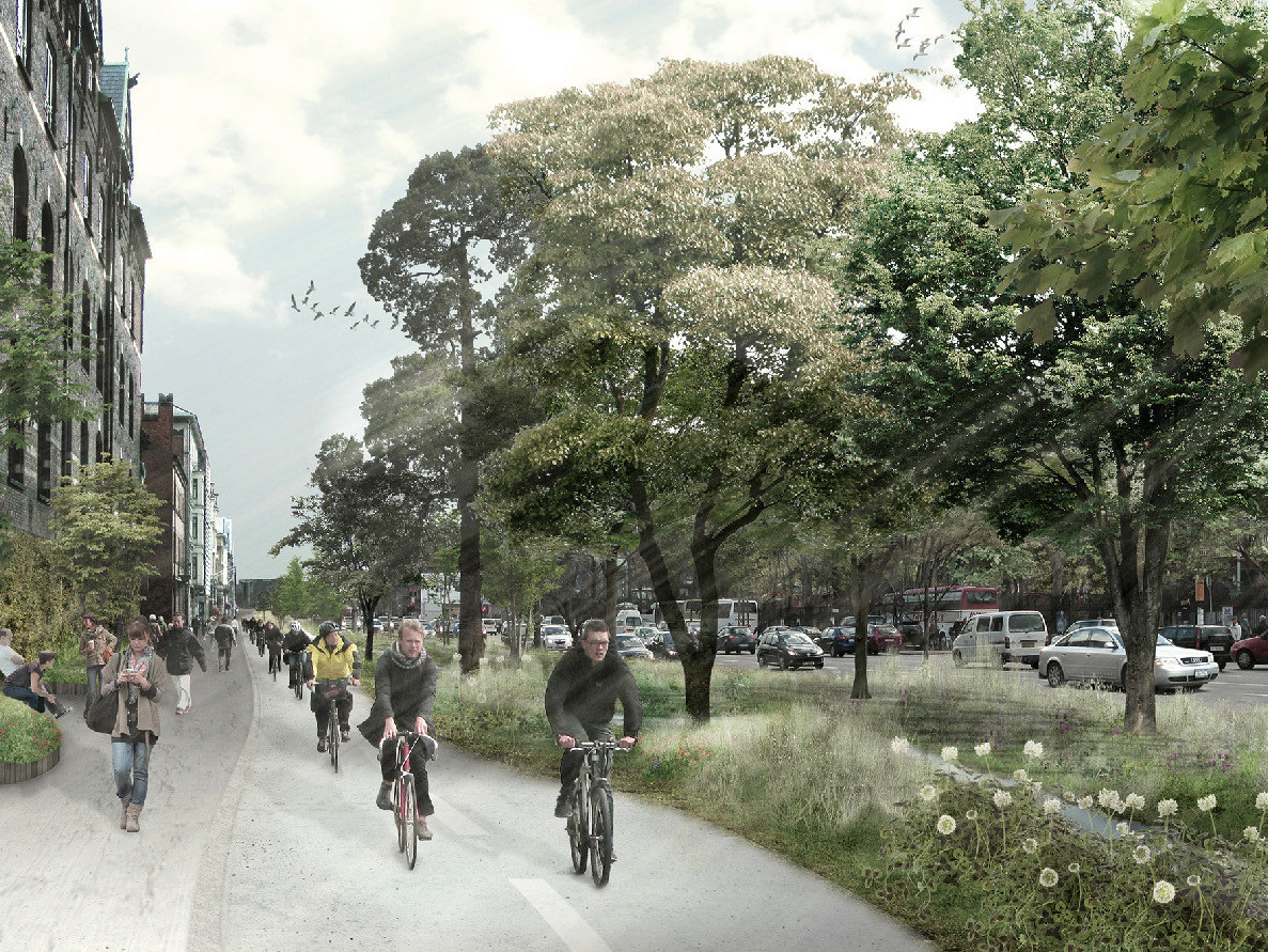 Städtischer Rad- und Fußgängerweg mit Radfahrern und Fußgängern, Häuser links, Bäume rechts trennen Straße vom Radweg