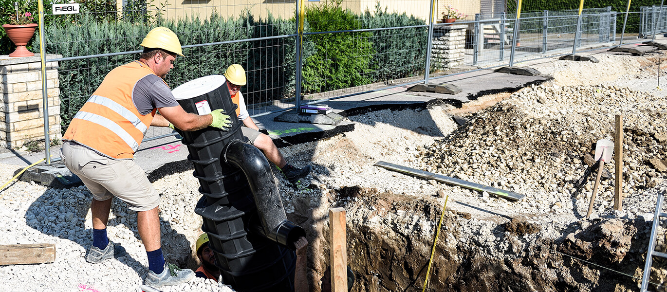 Einbau eines ACO Separationsstraßenablaufes Combipoint PE (SSA) in der Weißenburger Straße, Röttenbach