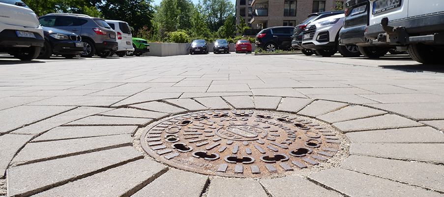 Unterhalb der Parkplatzfläche befinden sich die zwei Rigolensysteme.