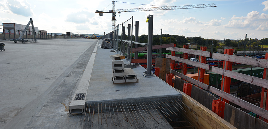 Referenz-a3-burgweinting-brueckenneubau-brueckenentwaesserung-kerbdrain-bridge-als-teil-der-kappe-ACO-tiefbau