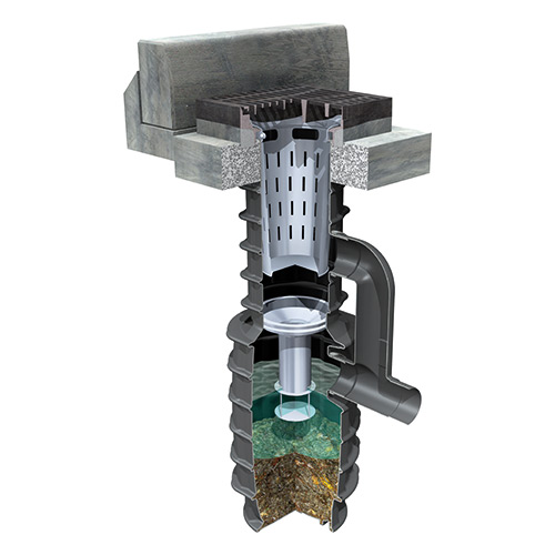 ACO Separationsstraßenablauf SSA minimiert den Feststoffeintrag in das Kanalnetz, erfüllt die Vorgaben der DWA-A 102 und besitzt die IKT-Prüfsiegel „gemäß Trennerlass NRW“, „AFS63-Rückhalt“ und „DWA-A 102 KAT. II für 400 m²“